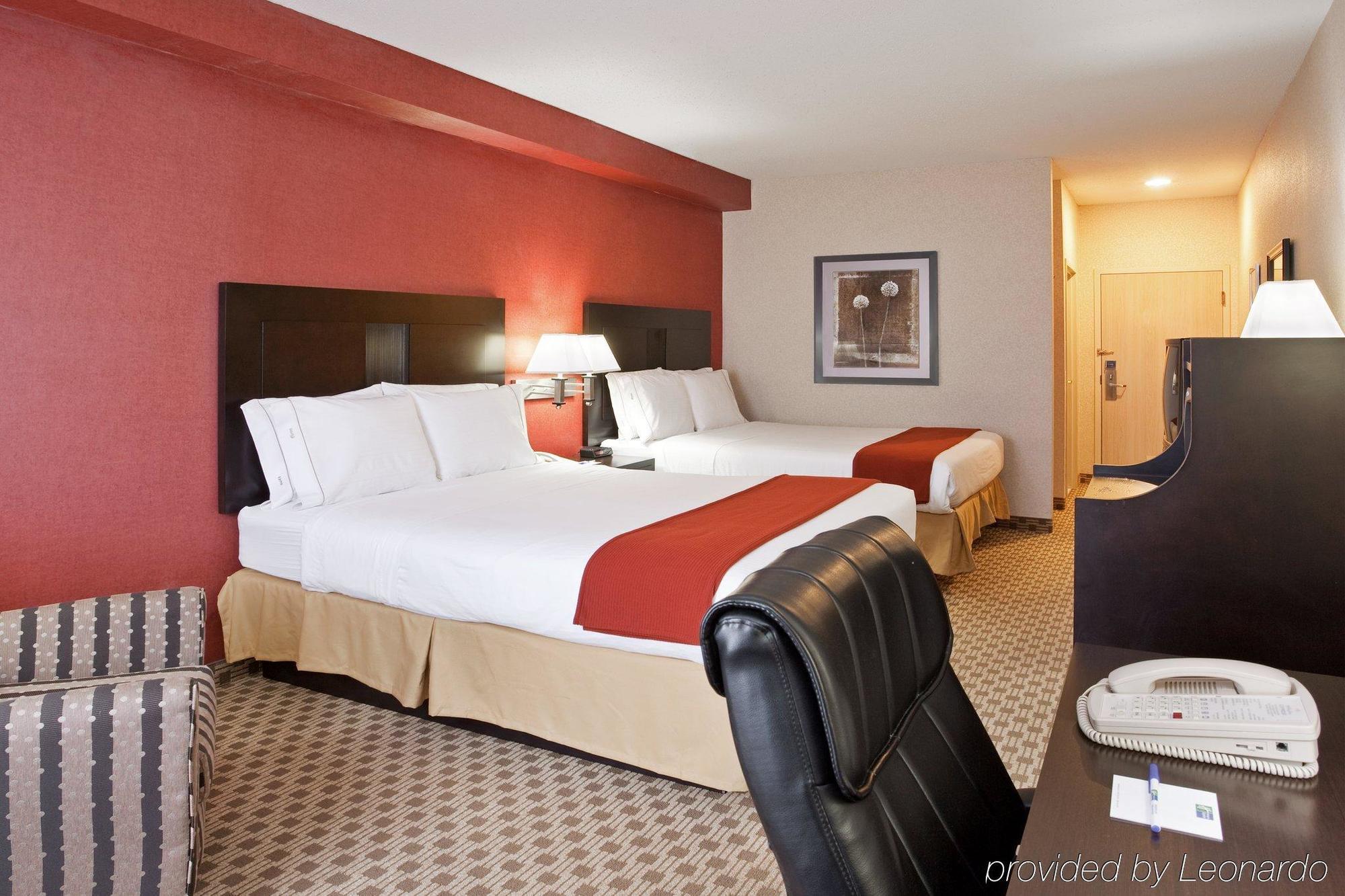 Quality & Village - Cleveland South Hotel