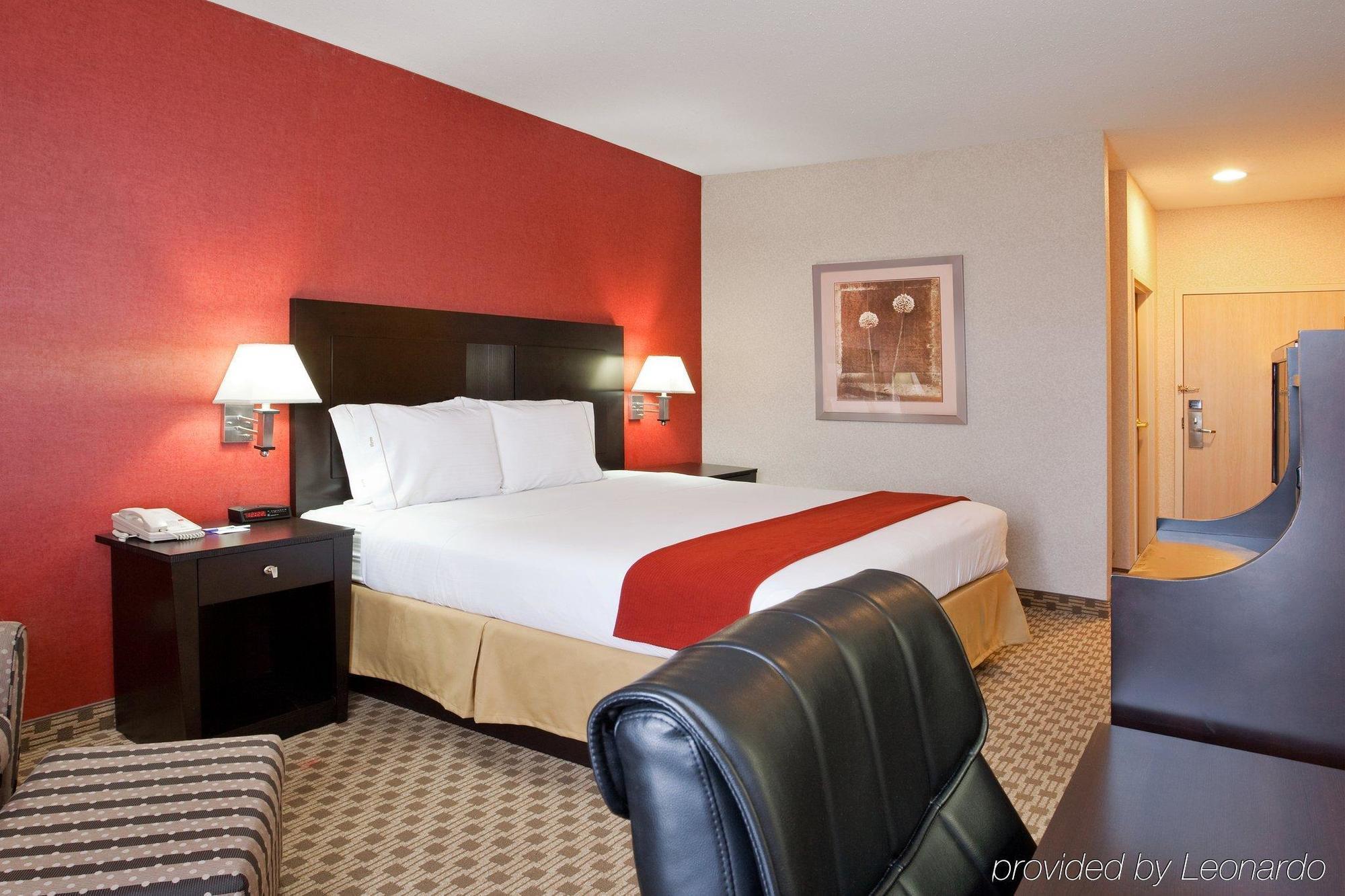 Hotel Quality & Village - Cleveland South 3*