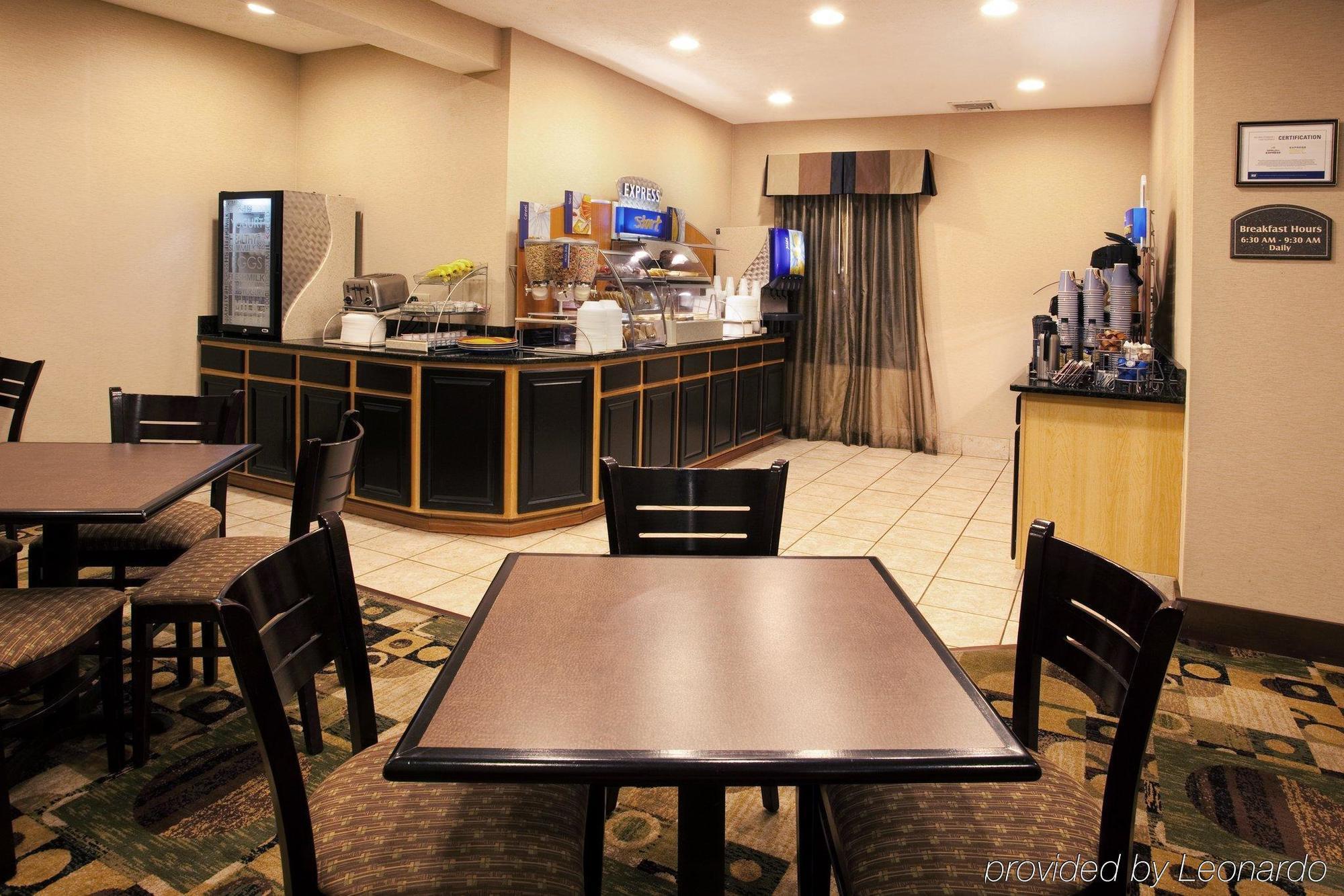 Quality & Village - Cleveland South Hotel Oakwood