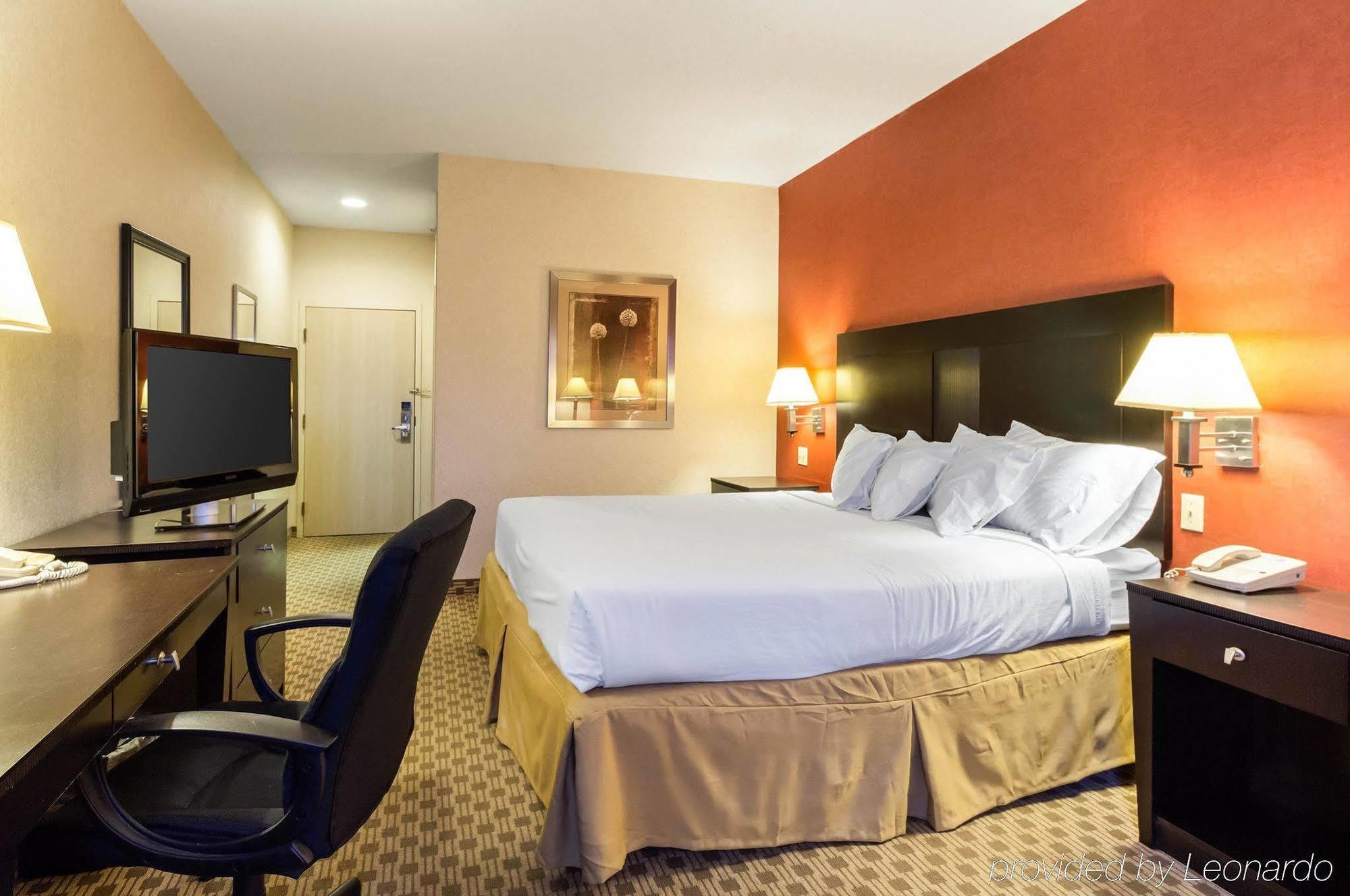 Quality & Village - Cleveland South Hotel 3*