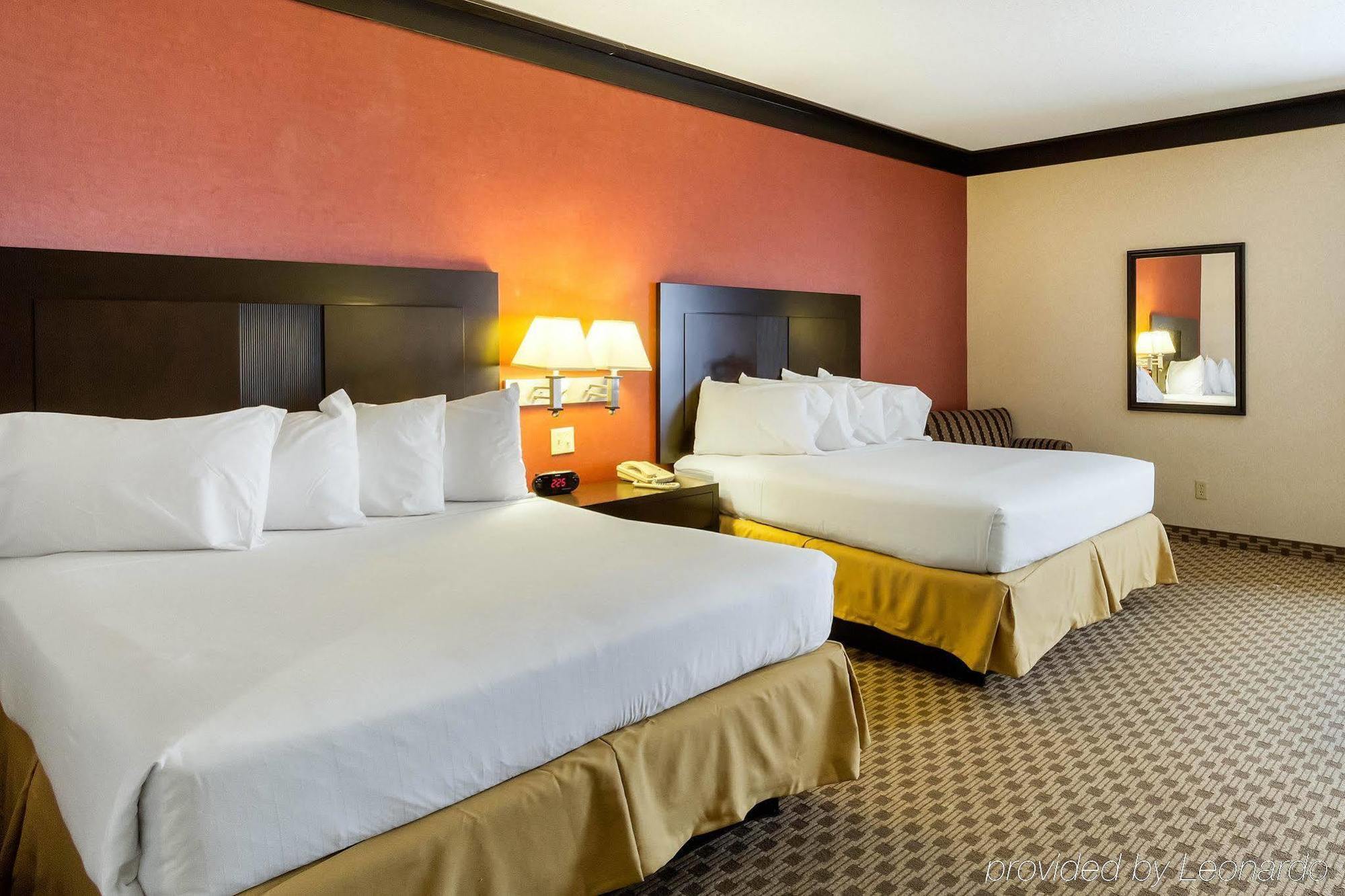 Quality & Village - Cleveland South Hotel 3*