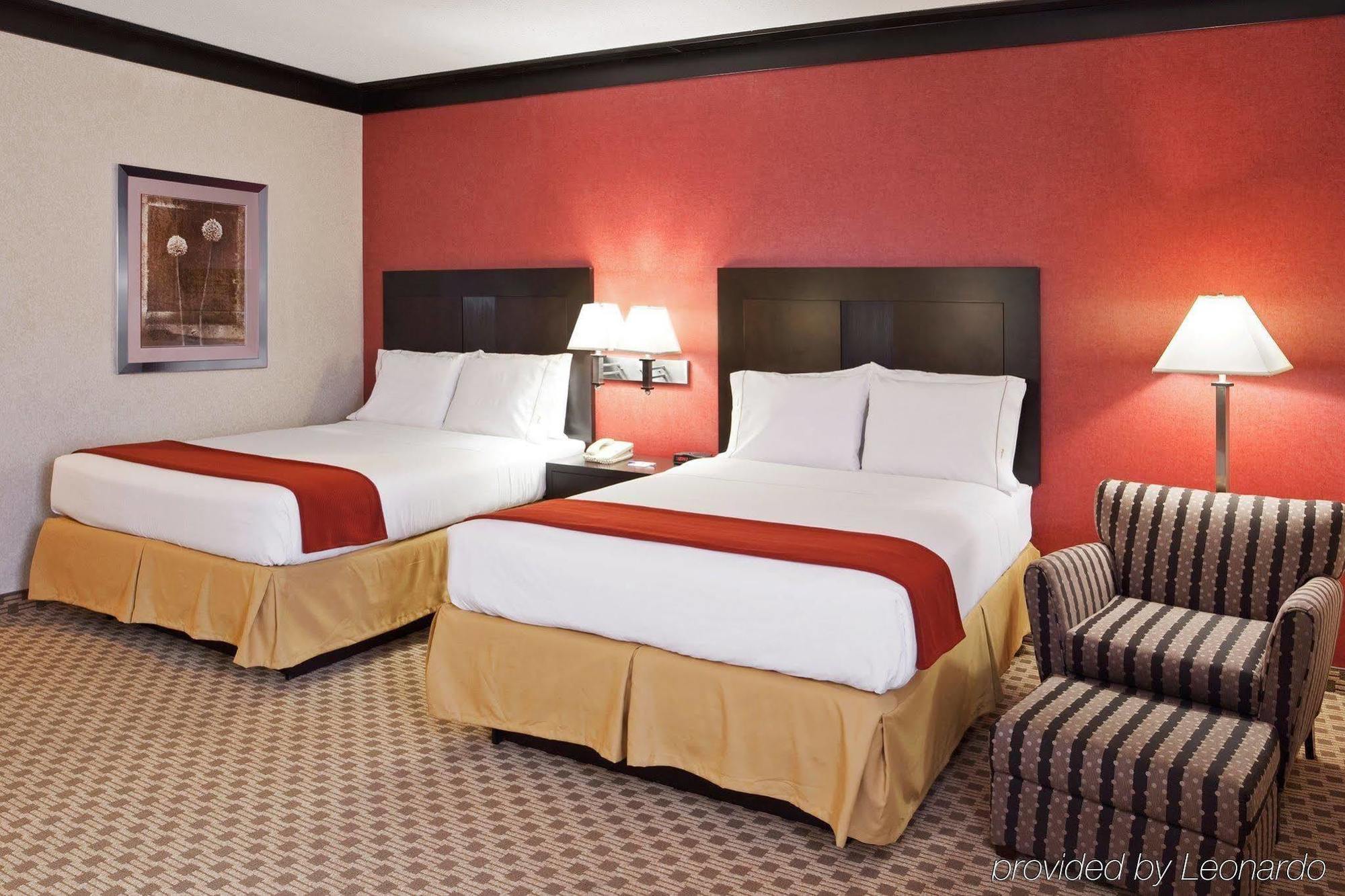 Hotel Quality & Village - Cleveland South 3*