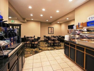 Quality & Village - Cleveland South Oakwood