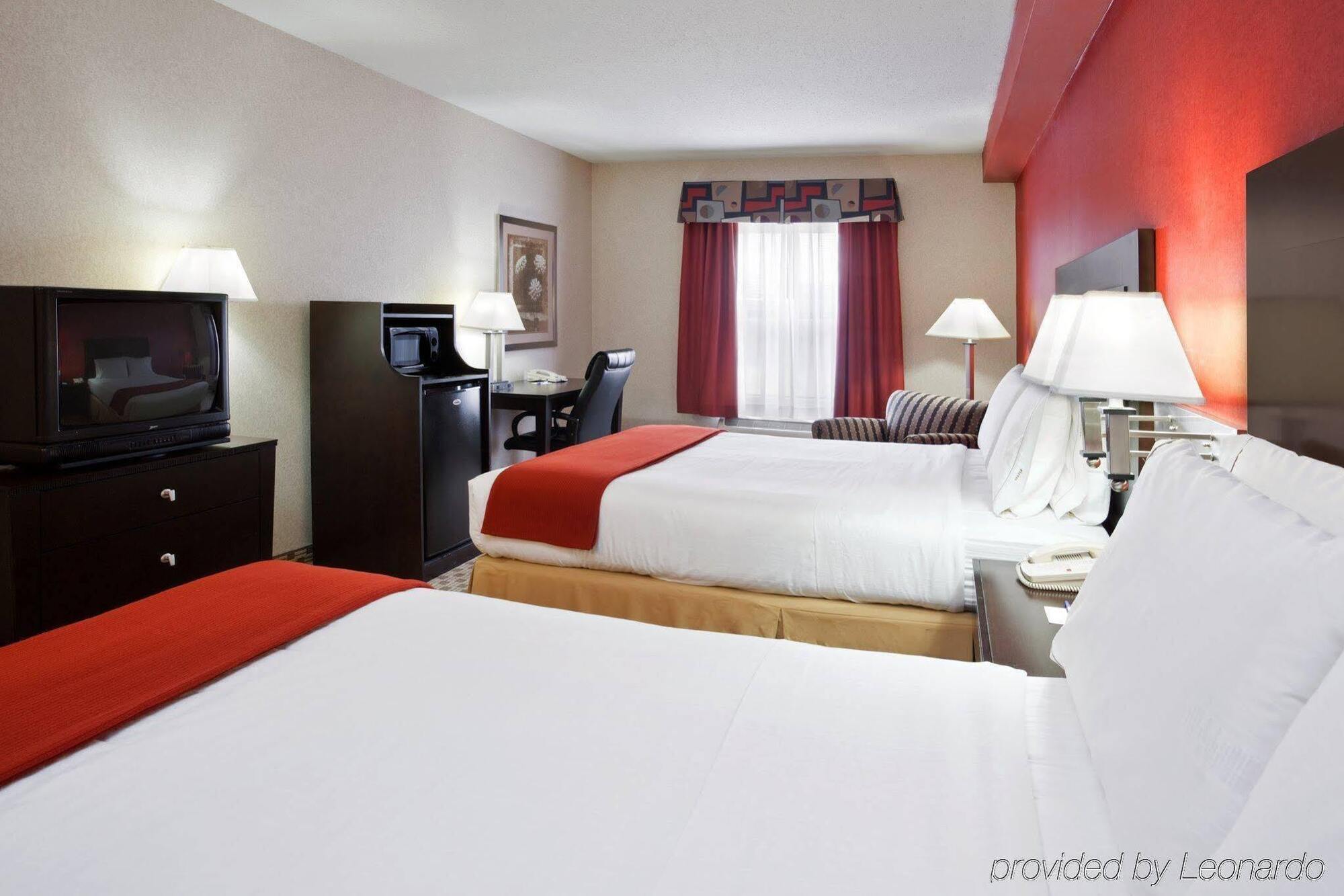 Hotel Quality & Village - Cleveland South 3*