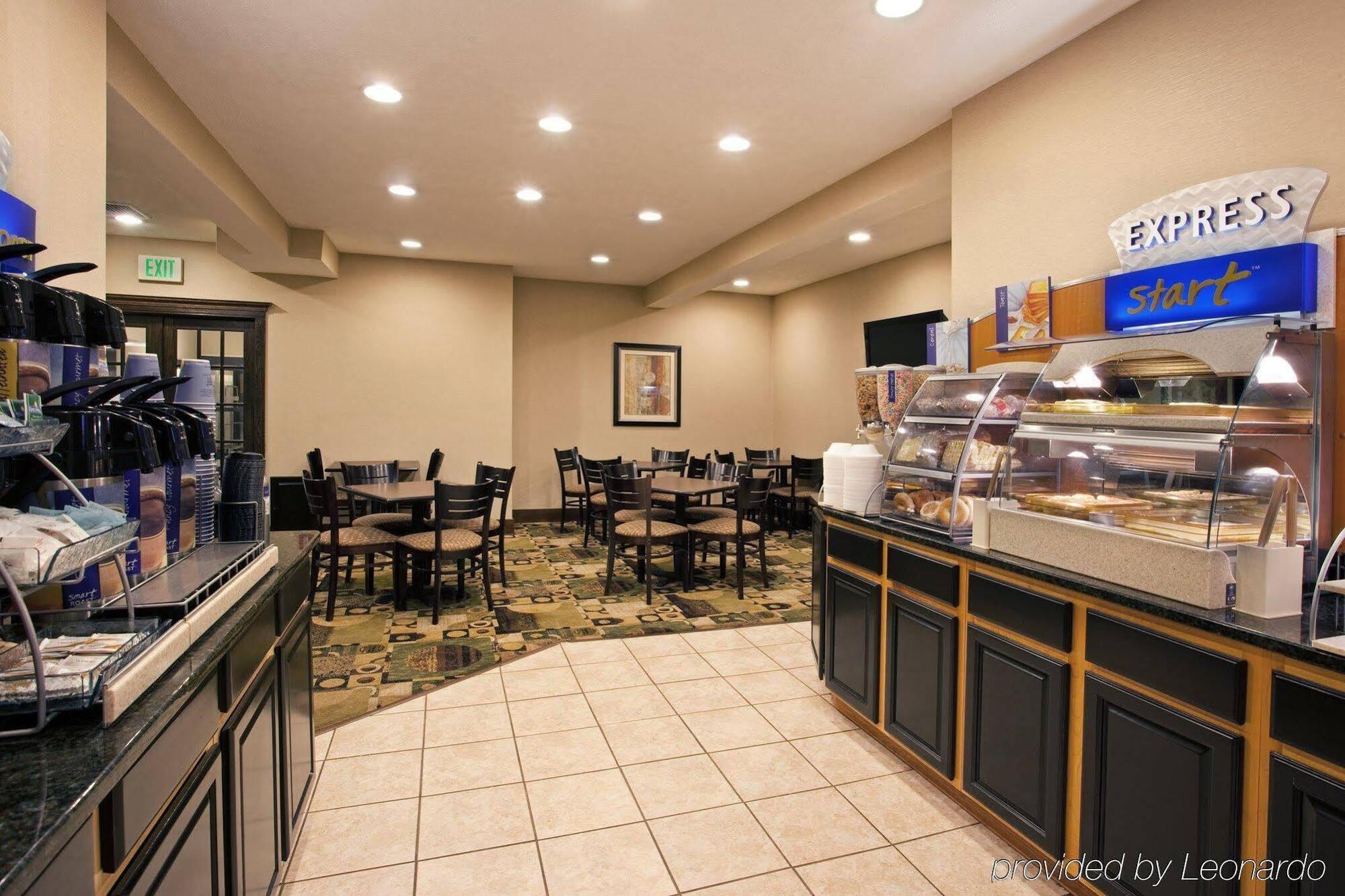 Hotel Quality & Village - Cleveland South Oakwood