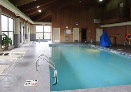 Hotel Quality & Village - Cleveland South 3*