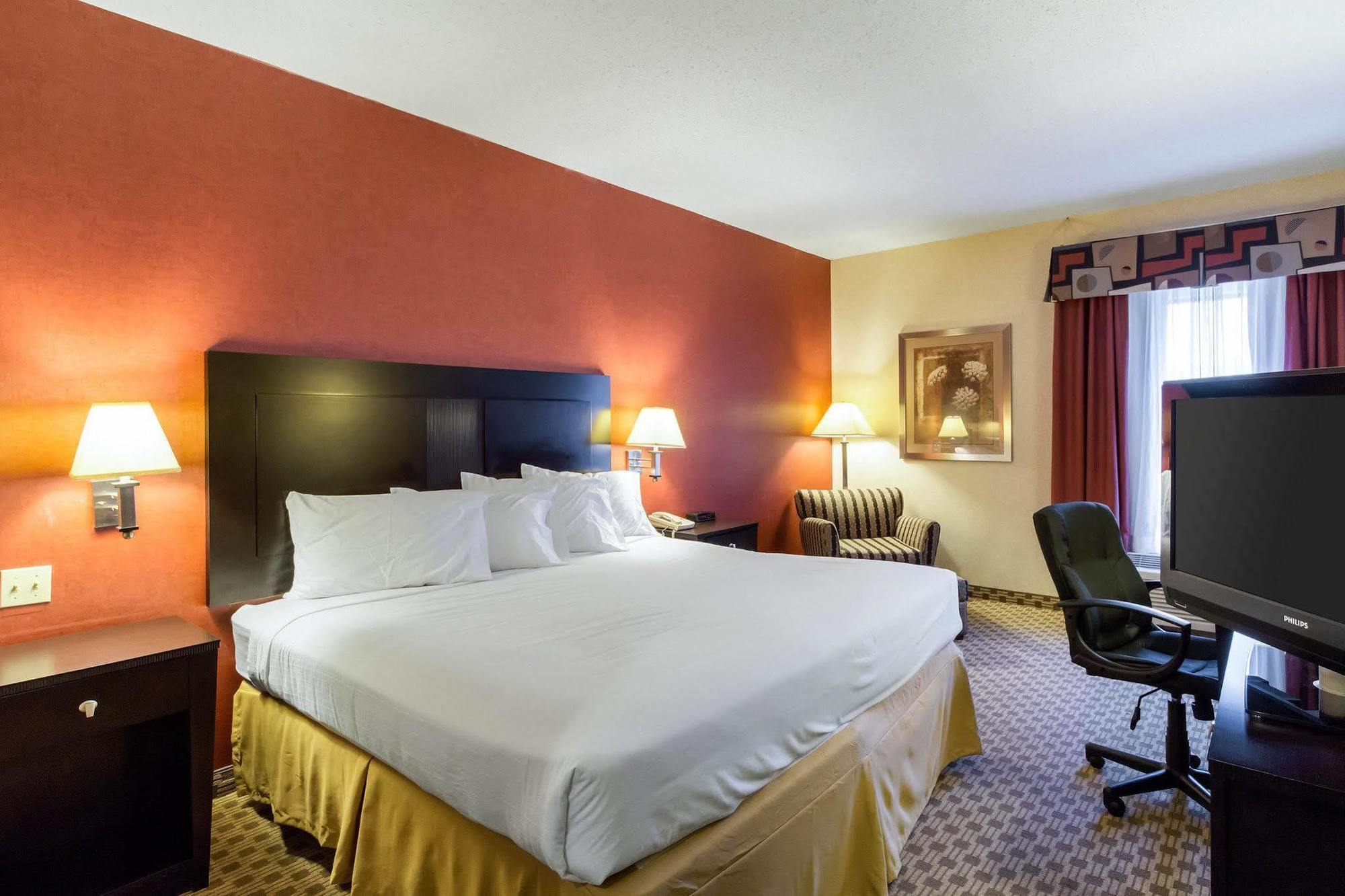Quality & Village - Cleveland South Hotel Oakwood
