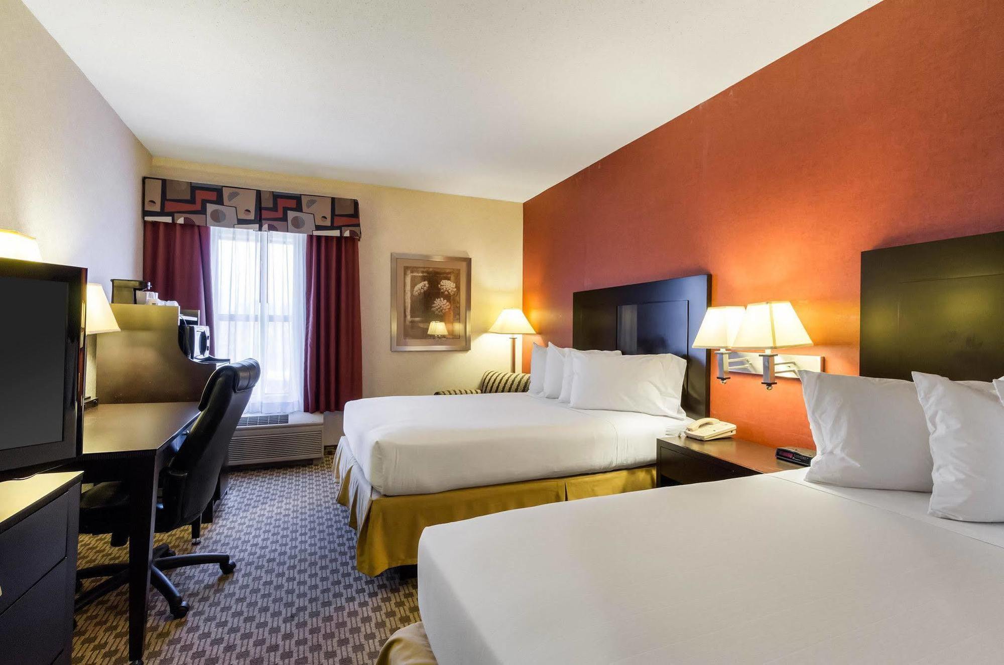 Hotel Quality & Village - Cleveland South Oakwood